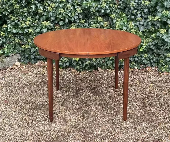 Vintage ‘roundette’ dining table and chairs by hans olsen for frem rojle – A rare vintage treasure
