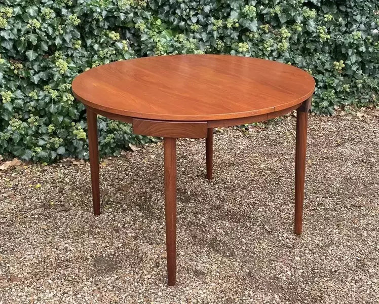 Vintage ‘roundette’ dining table and chairs by hans olsen for frem rojle – A rare vintage treasure