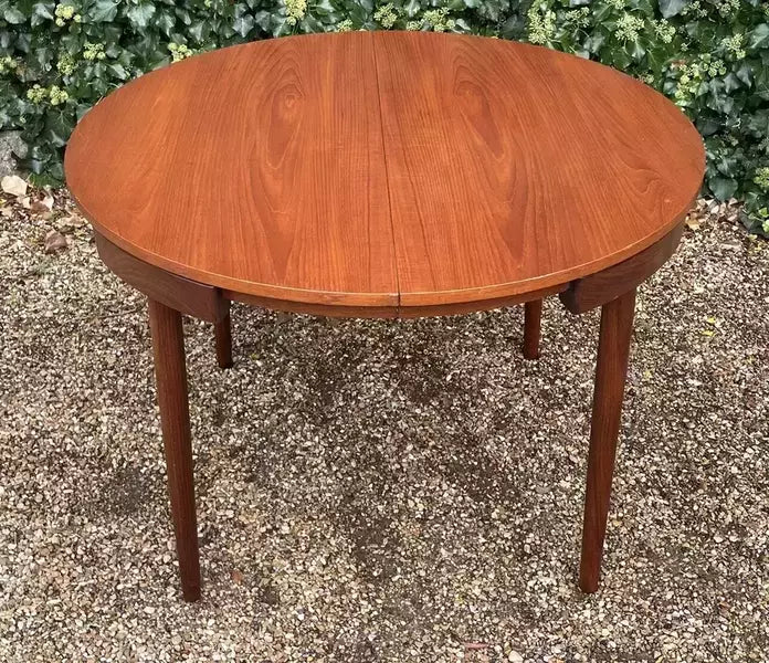 Vintage ‘roundette’ dining table and chairs by hans olsen for frem rojle – A rare vintage treasure