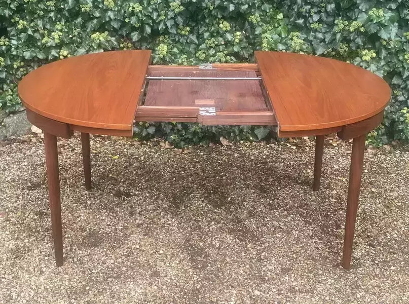 Vintage ‘roundette’ dining table and chairs by hans olsen for frem rojle – A rare vintage treasure