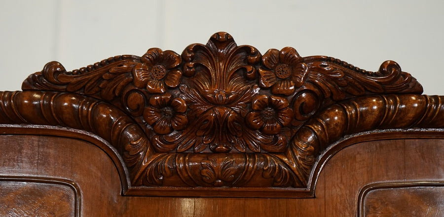 Victorian queen anne burr walnut heavily carved triple door wardrobe – A rare vintage treasure