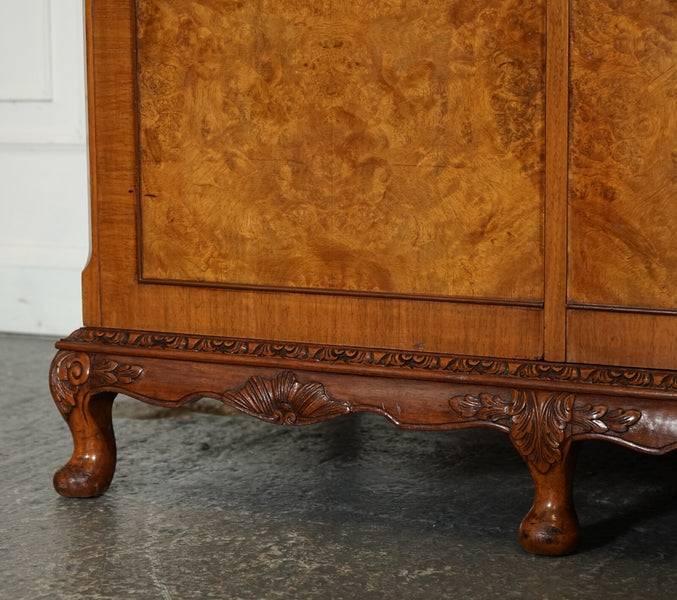 Victorian queen anne burr walnut heavily carved triple door wardrobe – A rare vintage treasure