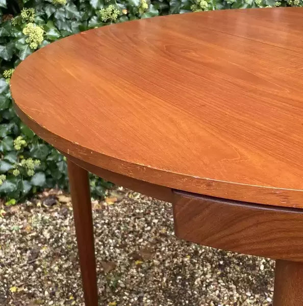 Vintage ‘roundette’ dining table and chairs by hans olsen for frem rojle – A rare vintage treasure